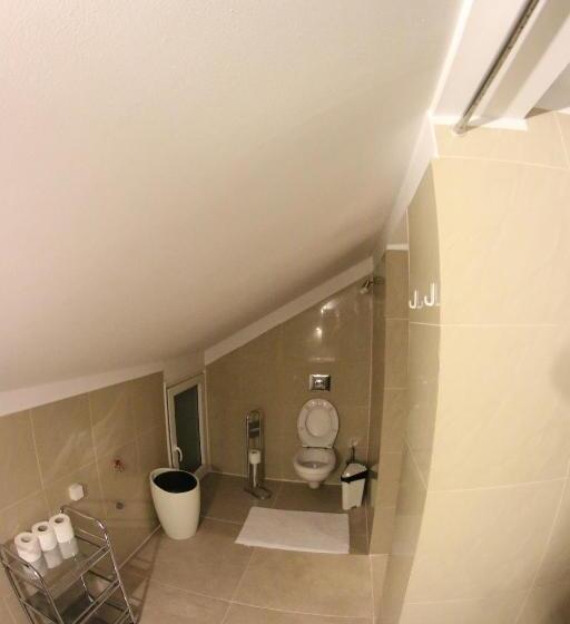 إستوديو ديلوكس, Casa Bucovineana