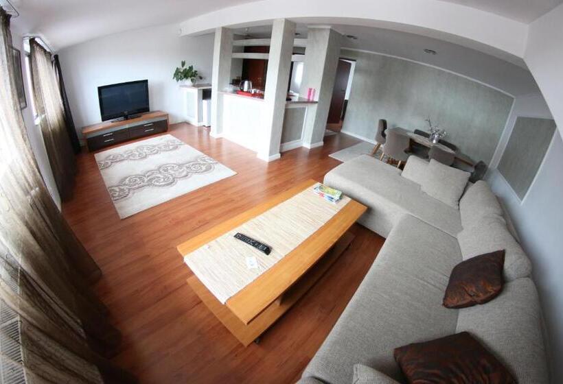 إستوديو ديلوكس, Casa Bucovineana