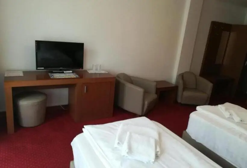 Chambre Standard, Dennis