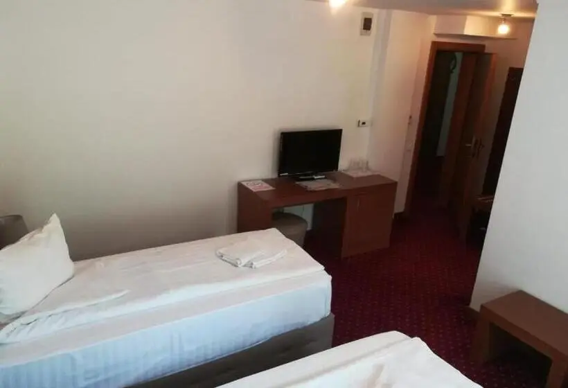 Chambre Standard, Dennis