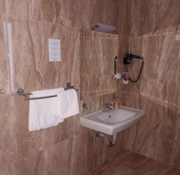 Номер Стандарт, Dennis