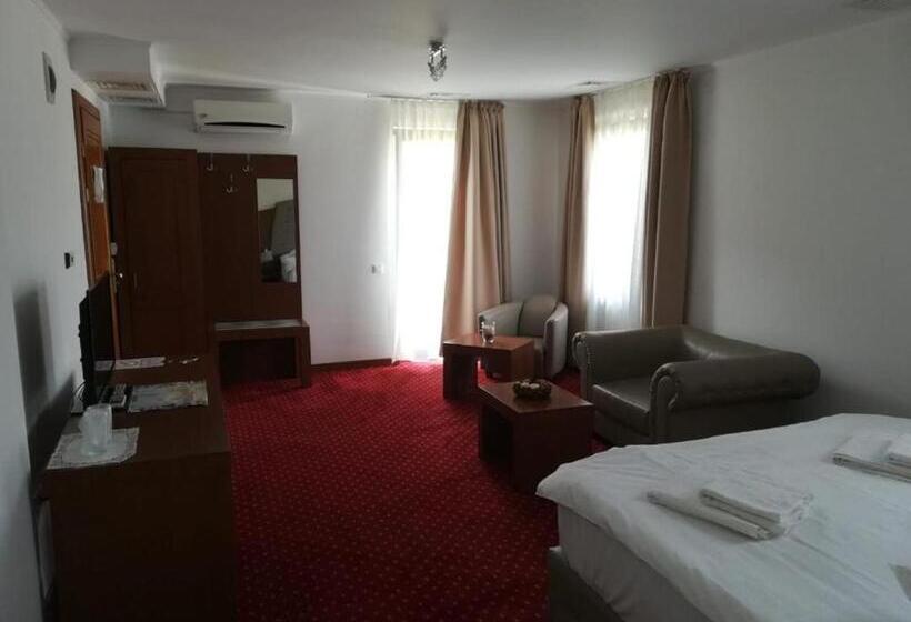 Номер Стандарт, Dennis