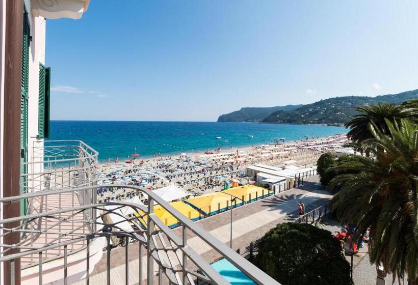 غرفة قياسية مطلّة علي البحر مزوَّدة بشُرفة, Miramare