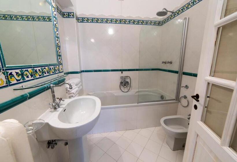 Triple Room Sea View, Miramare