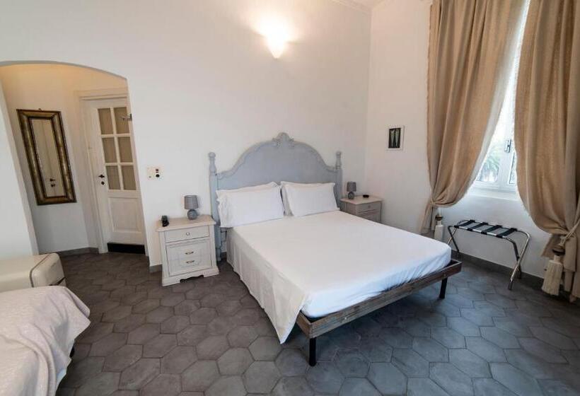 Triple Room Sea View, Miramare