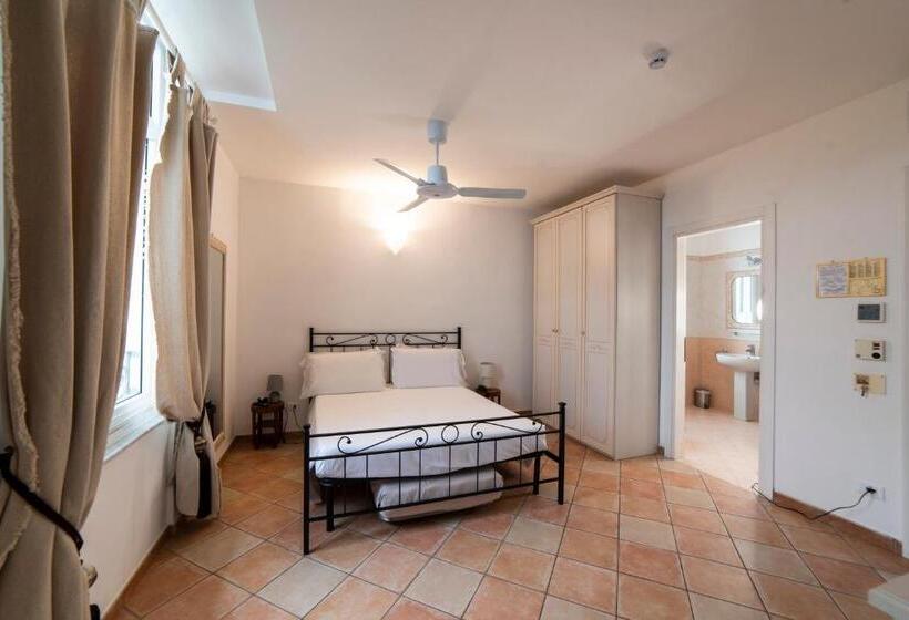 غرفة قياسية رباعية مطلة على البحر, Miramare