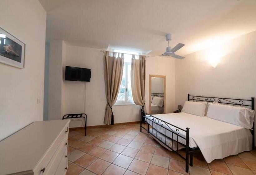 غرفة قياسية رباعية مطلة على البحر, Miramare