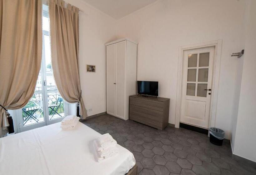 غرفة قياسية مطلّة علي البحر مزوَّدة بشُرفة, Miramare