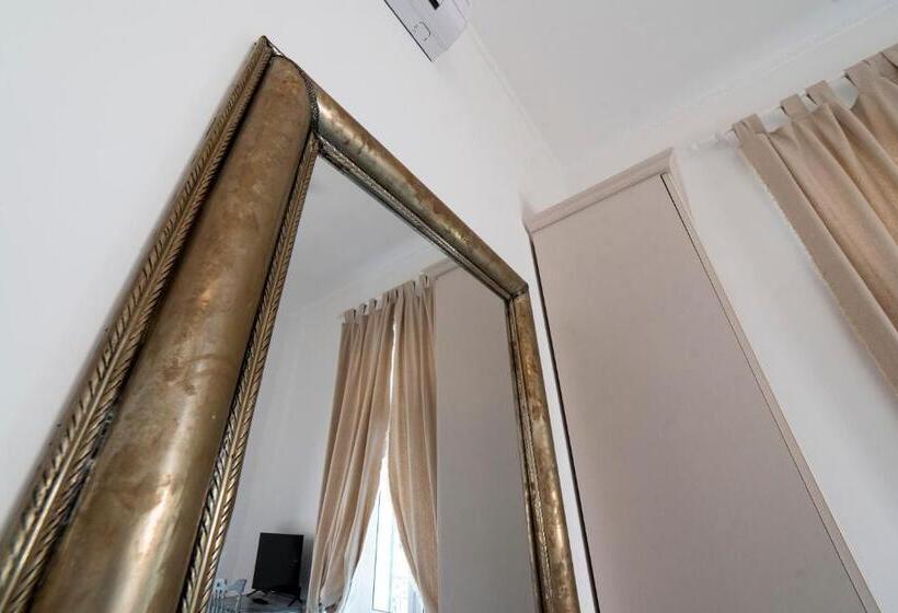 غرفة قياسية مطلّة علي البحر مزوَّدة بشُرفة, Miramare