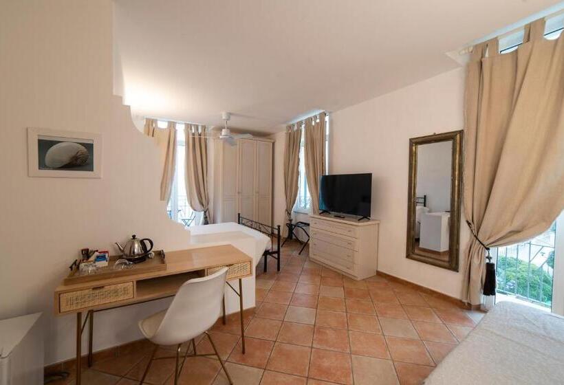 غرفة قياسية رباعية مطلة على البحر, Miramare