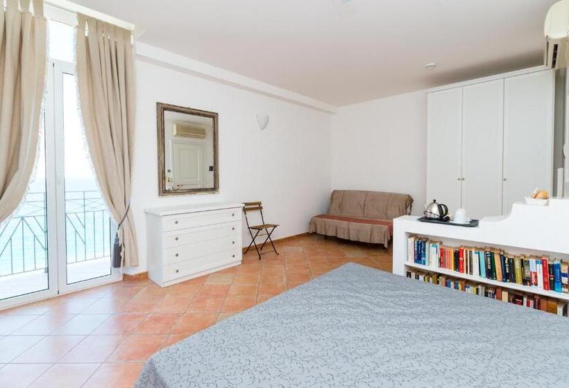 غرفة قياسية رباعية مطلة على البحر, Miramare