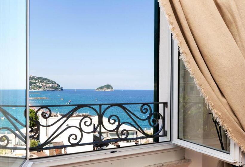 Triple Room Sea View, Miramare