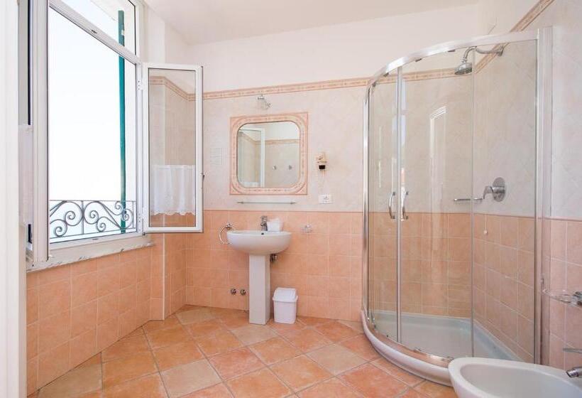 Triple Room Sea View, Miramare