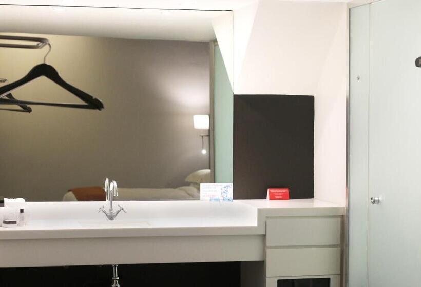 كابينة, Onomo Hotel Waterfront