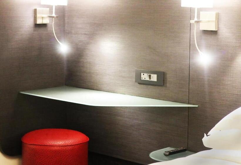 كابينة, Onomo Hotel Waterfront