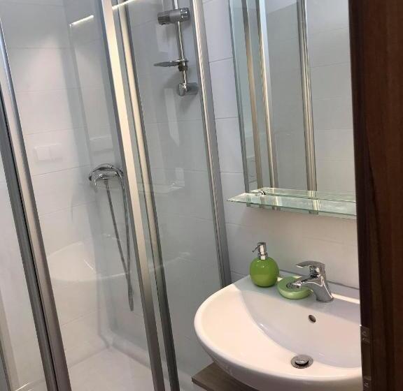 اتاق لوکس با بالکن, Fresh House