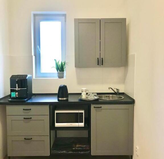 اتاق لوکس با بالکن, Fresh House