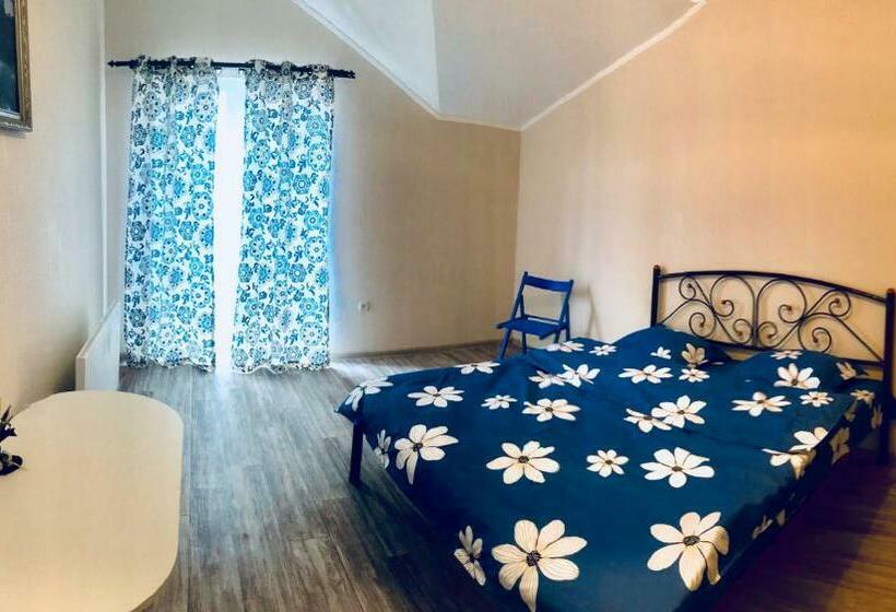 اتاق اکونومی, Komnata V Gostevom Dome Na Metro Osokorki