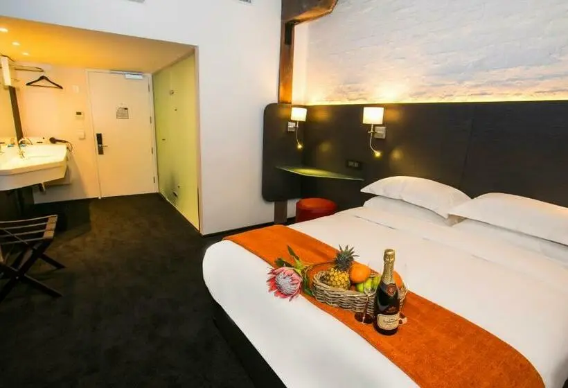 キングサイズベッドのスタンダードルーム, Onomo Hotel Waterfront