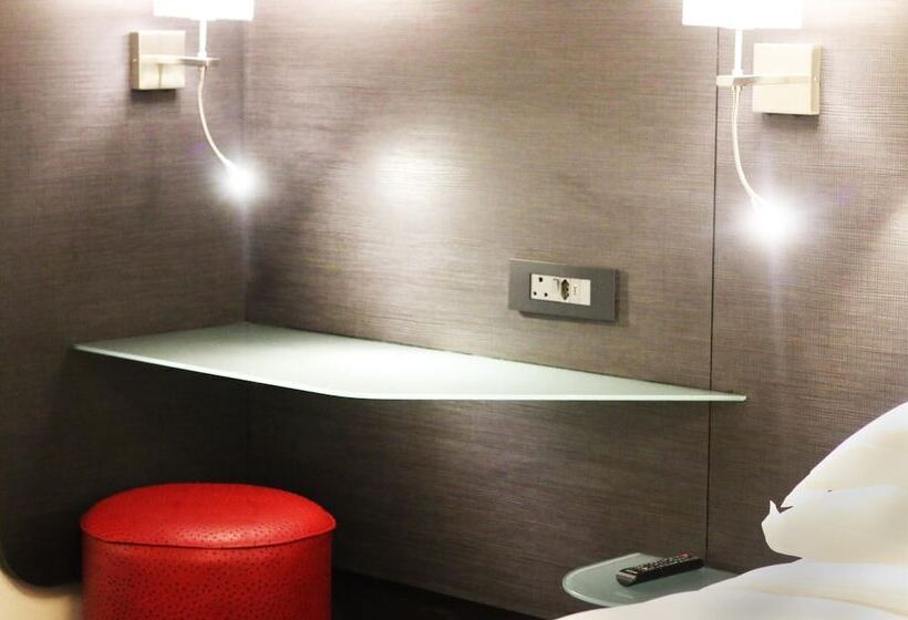 Chambre Standard, Onomo Hotel Waterfront