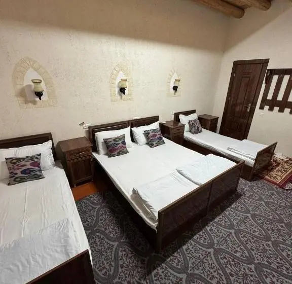 اتاق استاندارد چهار تخته, Art House Boutique
