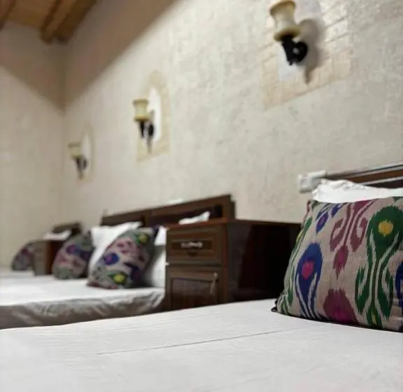 اتاق استاندارد چهار تخته, Art House Boutique