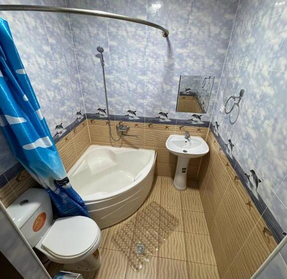 غرفة قياسية ثلاثية, Art House Boutique