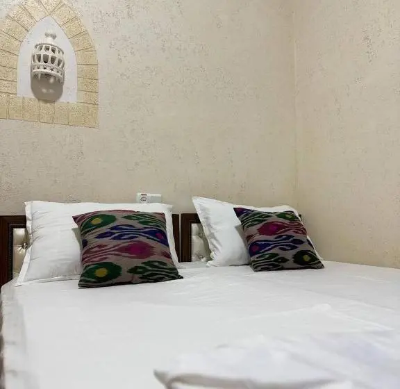 اتاق استاندارد سه نفره, Art House Boutique
