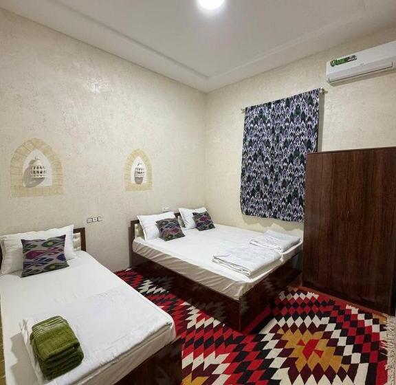 غرفة قياسية ثلاثية, Art House Boutique