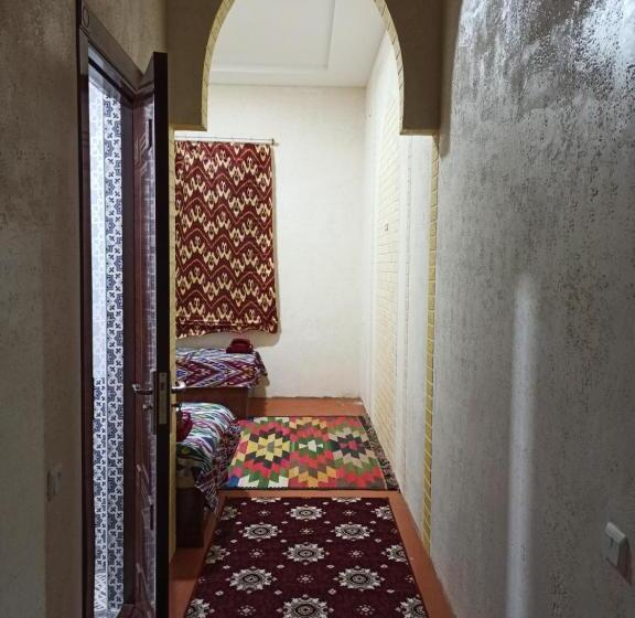 غرفة قياسية ثلاثية, Art House Boutique