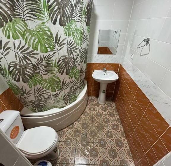 غرفة قياسية ثلاثية, Art House Boutique