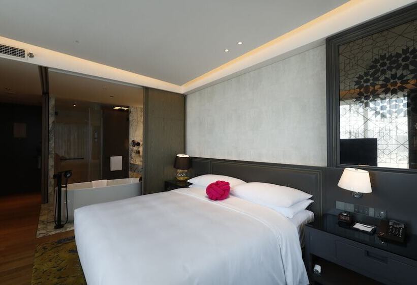 Номер Клуб, Renaissance Hangzhou Northeast