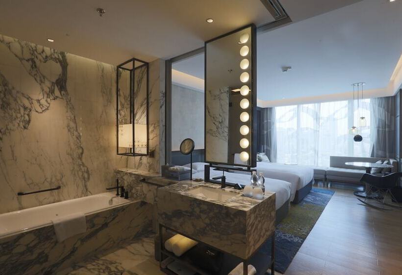 Номер Клуб, Renaissance Hangzhou Northeast