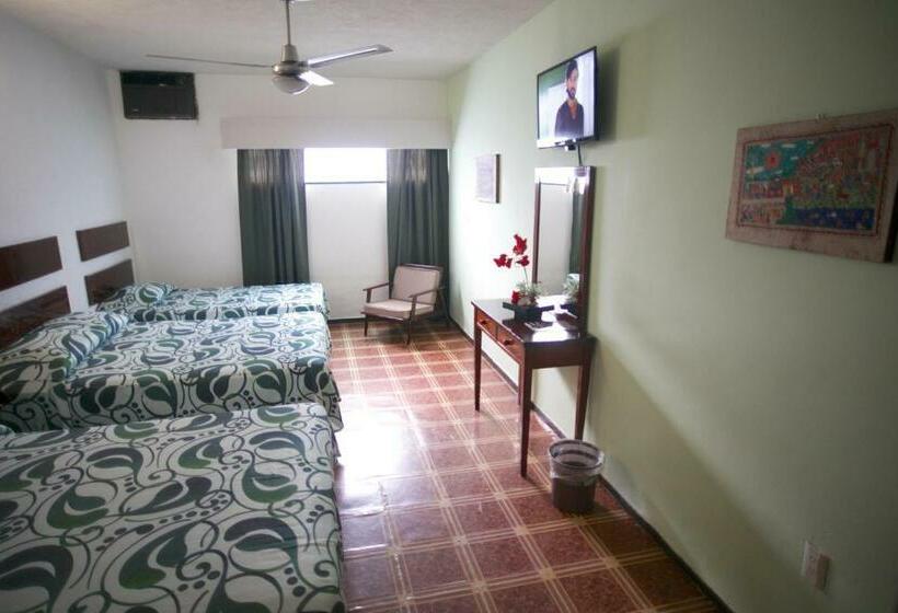 غرفة أساسية ثلاثية, Maria De Lourdes