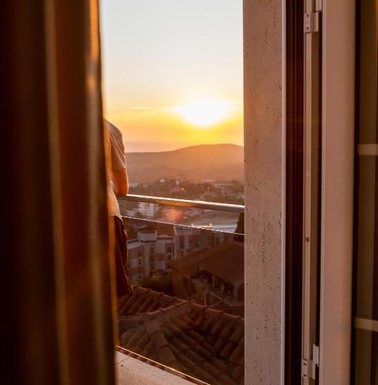 스탠다드 룸, Mervin