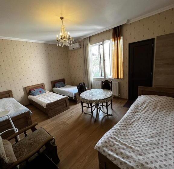 غرفة أساسية ثلاثية, Papazo