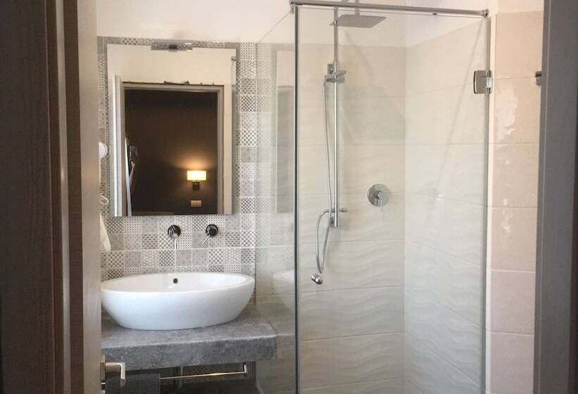 חדר דלוקס, Robin Rooms