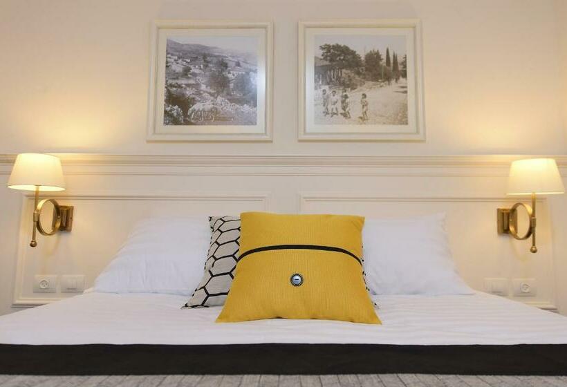 Habitación Deluxe, Edmond Rosh Pina