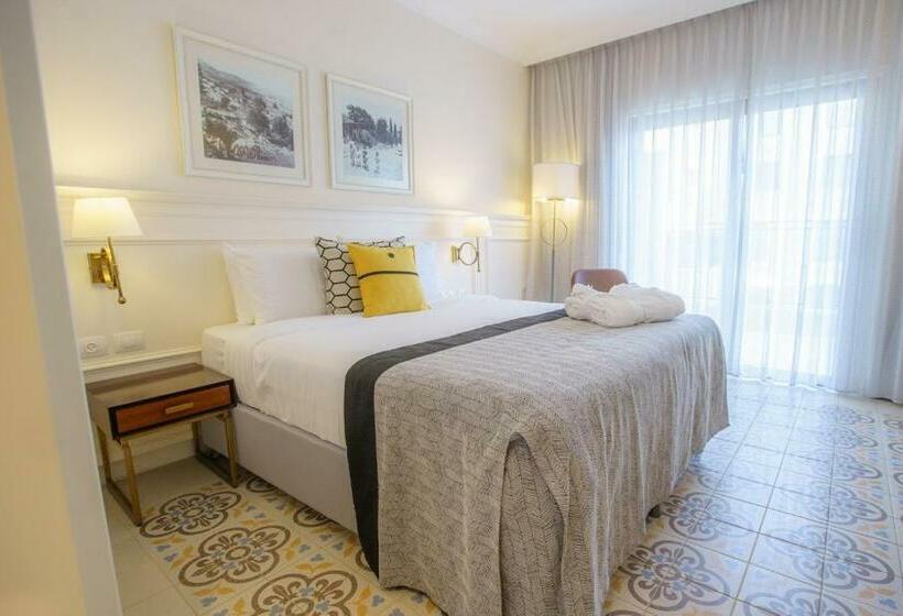 Habitación Estándar Vista Piscina, Edmond Rosh Pina