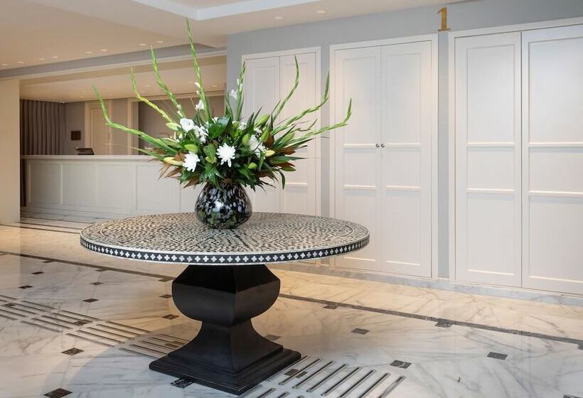 Habitación Deluxe, Edmond Rosh Pina