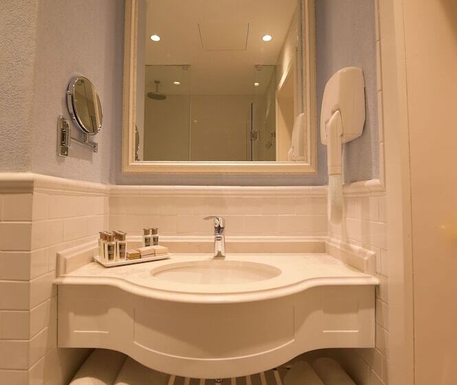 Habitación Deluxe, Edmond Rosh Pina