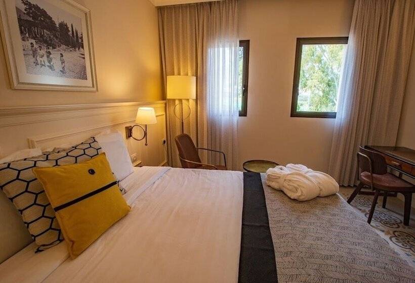 Habitación Deluxe, Edmond Rosh Pina