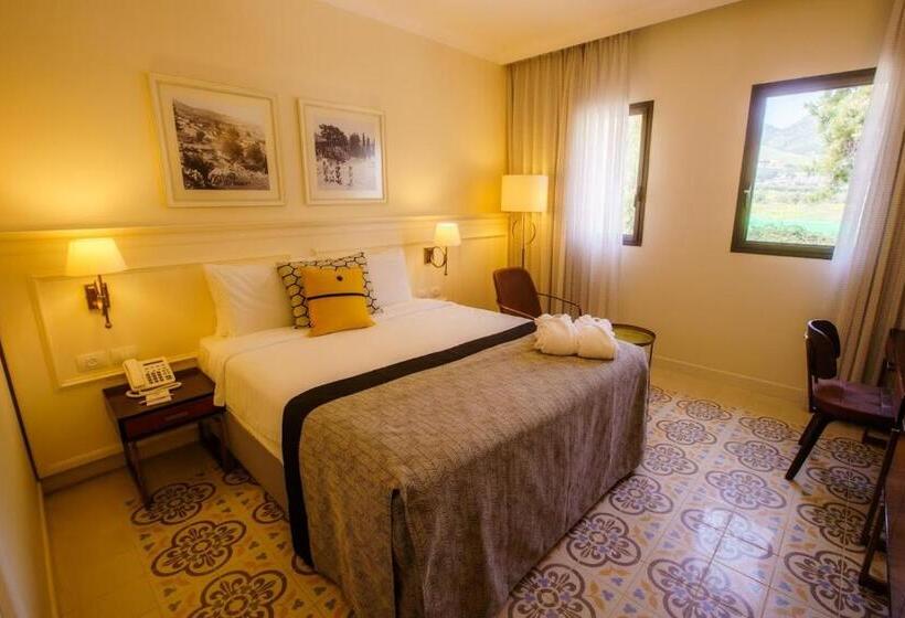 Habitación Deluxe, Edmond Rosh Pina