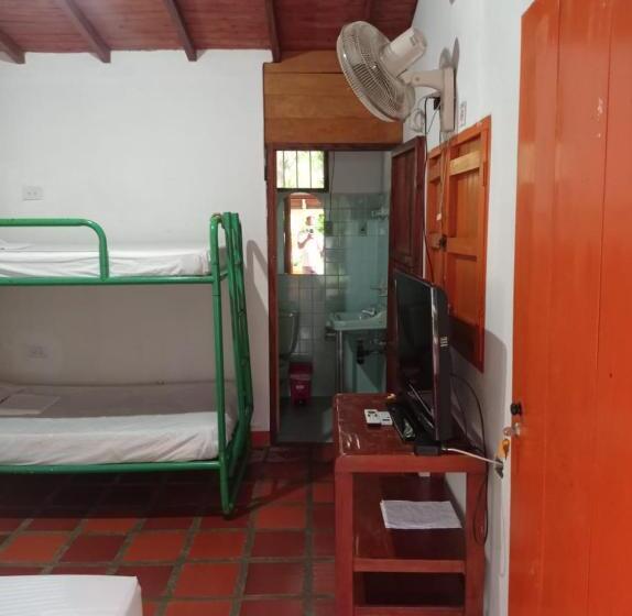 Семейное Бунгало, Las Cabanas De Pino Hostel