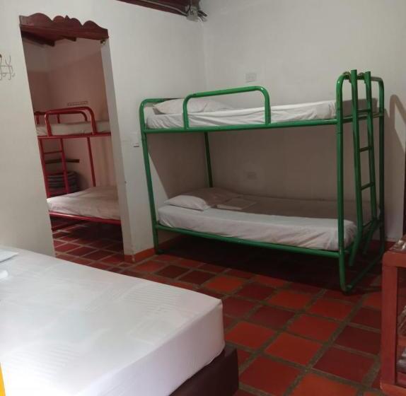 بنجلو عائلى, Las Cabanas De Pino Hostel