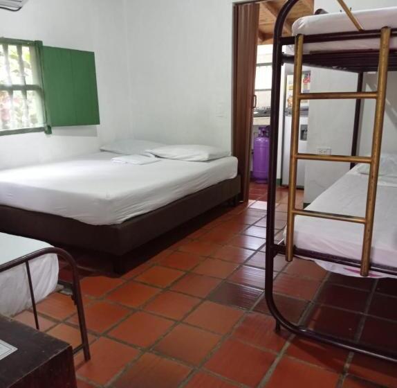 Семейное Бунгало, Las Cabanas De Pino Hostel