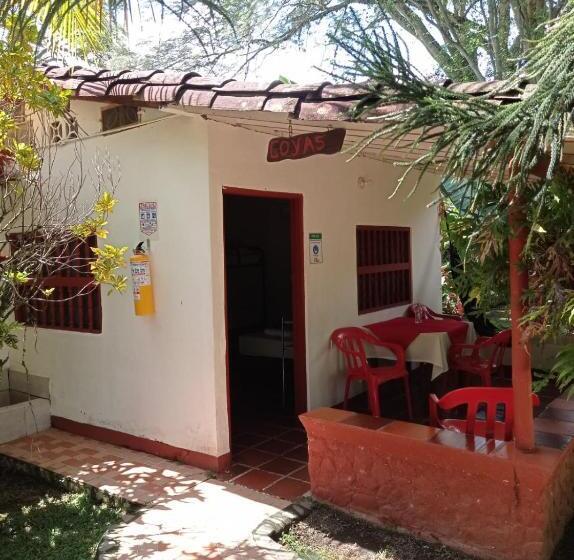 بنجلو عائلى, Las Cabanas De Pino Hostel