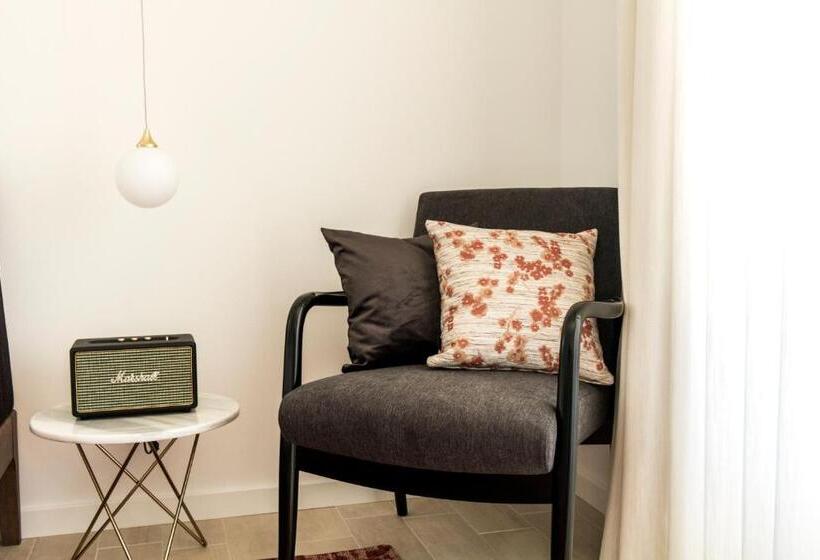 اتاق لوکس با بالکن, Emcasa Boutique Guesthouse