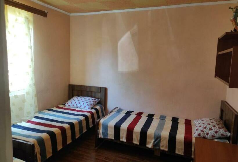 Economy Triple Room, Guest House Family
