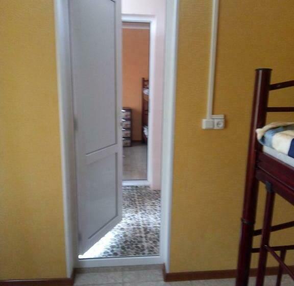 اتاق استاندارد سه نفره, Guest House Family